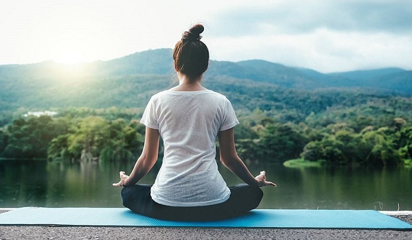 Ngồi thiền mang lại cảm giác bình yên là bí quyết giúp dưỡng tâm tĩnh lặng