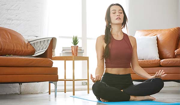 Yoga là sự kết hợp giữa chuyển động cơ thể với hơi thở và thiền định