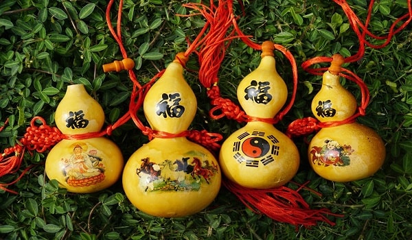 Đặt bình hồ lô ở đầu giường để việc cầu tự sớm có tin vui