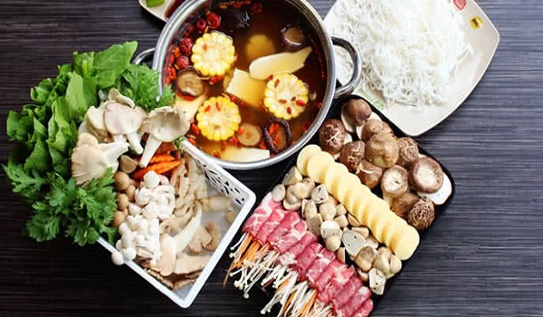 lẩu nấm là món không thể thiếu khi xây dựng thực đơn các món ăn chay tốt cho sức khỏe