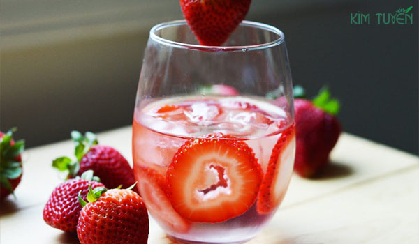 Công thức Detox với dâu tây giúp phát huy hiệu quả giảm cân, dưỡng da.