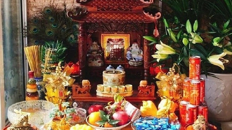 Bàn thờ thần tài đặt ở vị trí phù hợp sẽ giúp gia chủ thu hút may mắn và tụ tài
