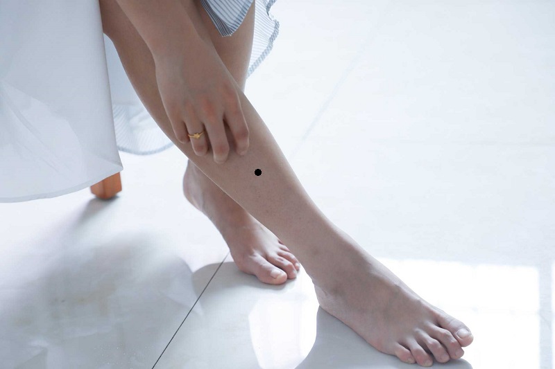 Người có nốt ruồi ở cẳng chân thường rất nhiều buồn phiền và hay gặp xui xẻo.
