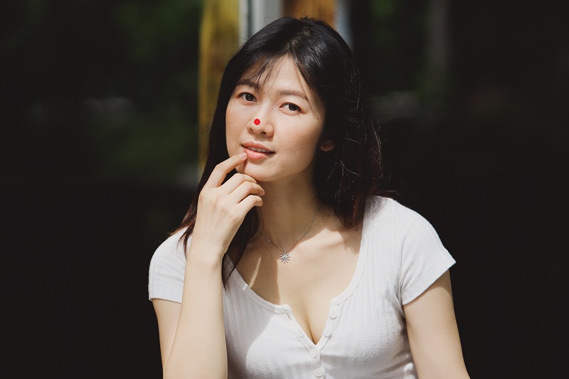 Nốt ruồi đỏ thường mang ý nghĩa tốt lành và may mắn