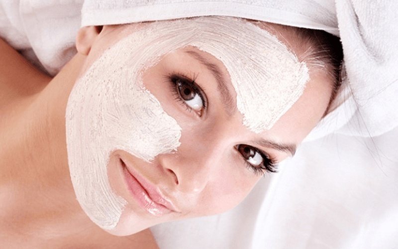 Sữa chua giúp cải thiện các vết đồi mồi do nắng gắt