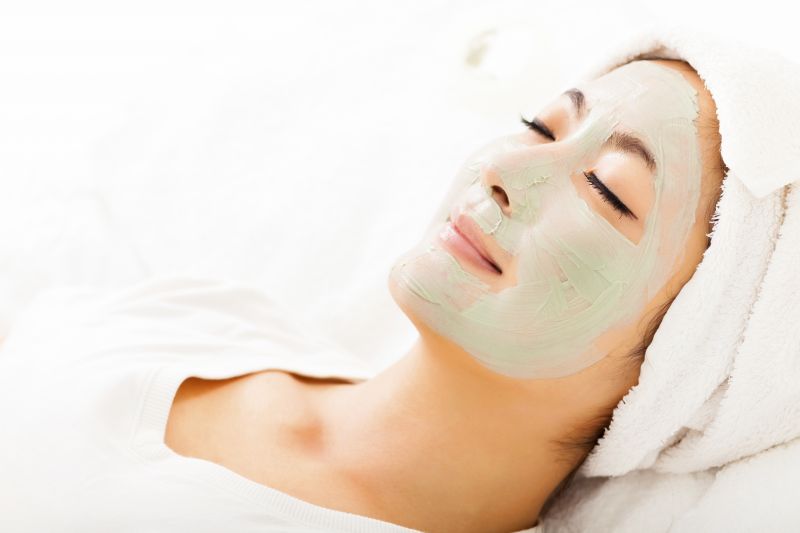 Đắp mặt nạ cho da mặt