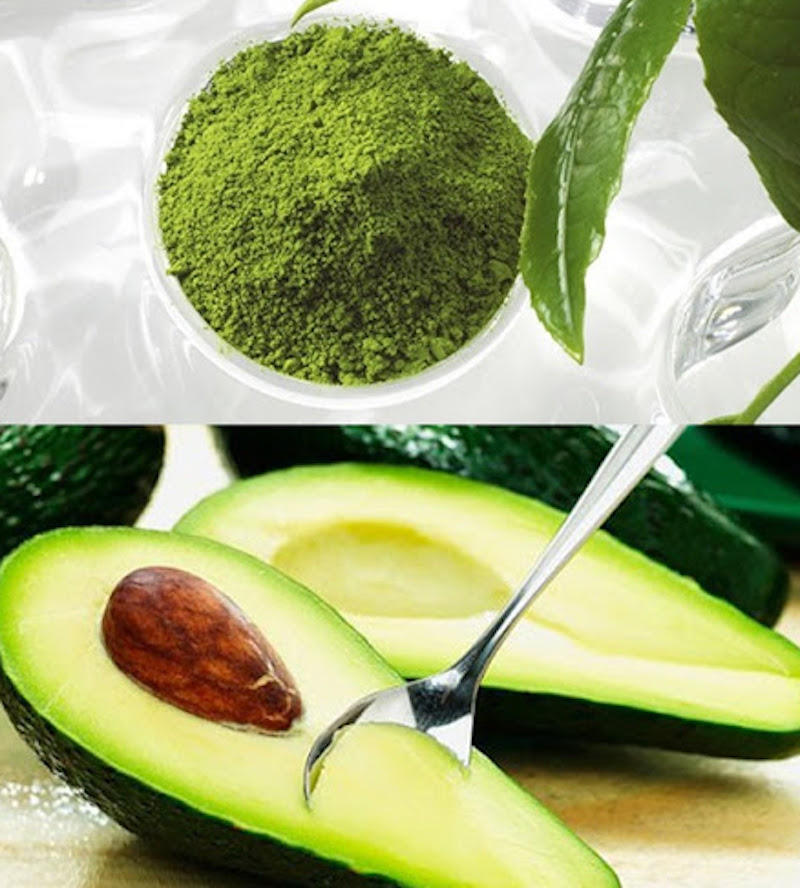 Đắp mặt nạ trà xanh và bơ