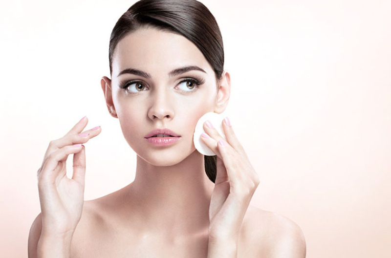Dùng toner để da mịn màng và hấp thu dưỡng chất