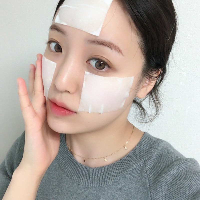 Đắp mặt nạ bông tẩy trang