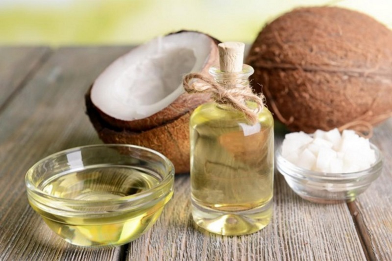 Sử dụng dầu dừa tẩy trang mang lại hiệu quả làm sạch cao